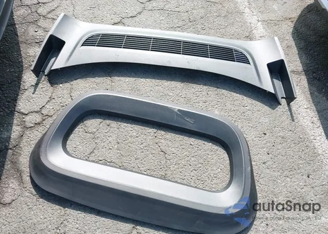 2026 Tesla Model Y Long Range Dual Motor All-Wheel Drive/Long Range Launch Series z USA, uszkodzony, nr VIN 7SAYGDEE6TF459276